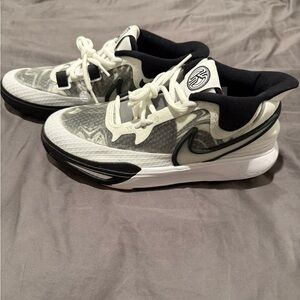 Nike Kyrie Women’s Athletic Sneakers